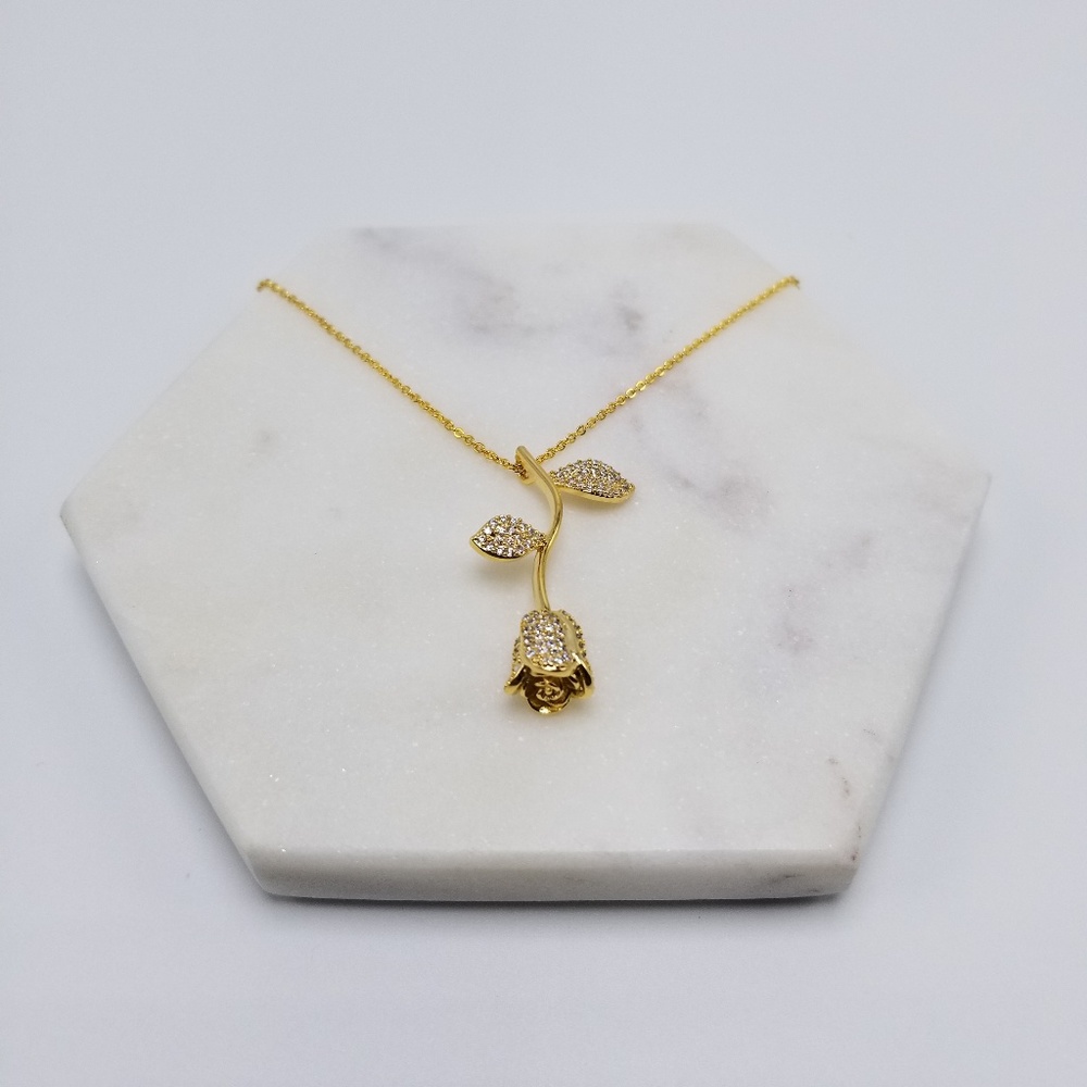 🔥14k gold plated rose necklace with rhinestones - Picture 3 of 6